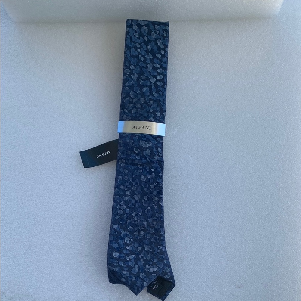 🆕 Alfani Men's Navy Patterned Tie